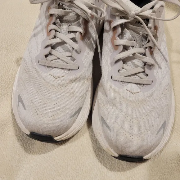 Hoka Arahi 6 Running Shoes, Womens 9.5D (Wide)