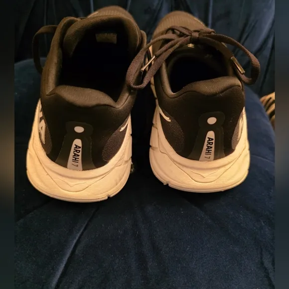 Hoka Arahi 7 Running Shoes Size 9B