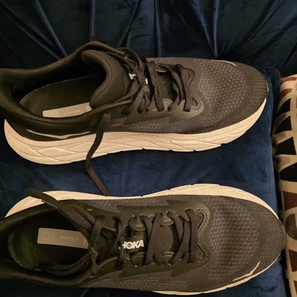 Hoka Arahi 7 Running Shoes Size 9B