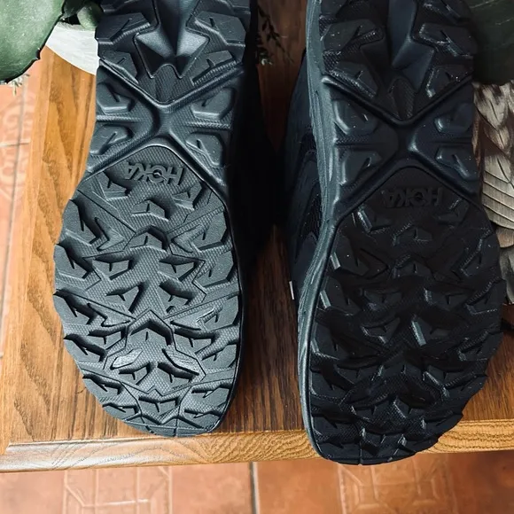 Hoka Black Athletic Shoes Lightweight Breathable Design