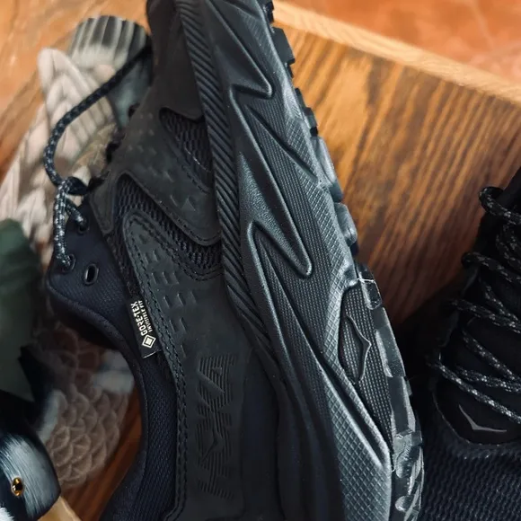 Hoka Black Athletic Shoes Lightweight Breathable Design