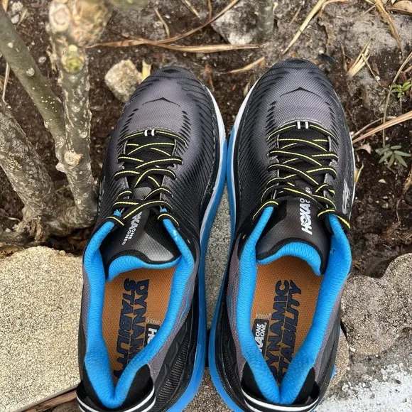 HOKA ONE ONE ARAHI 2 Men's Size 11 Athletic Shoes in Great Condition Good Soles