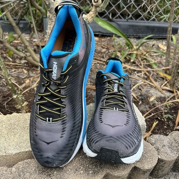 HOKA ONE ONE ARAHI 2 Men's Size 11 Athletic Shoes in Great Condition Good Soles