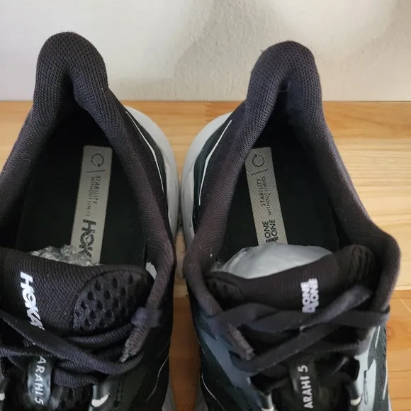 Hoka One One Arahi 5 Running Shoes Black/White Men's 10.5D Sneakers