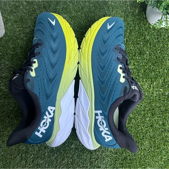 Hoka One One Arahi 6 blue graphite  men Size 12.5 D gently used