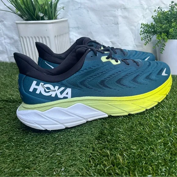 Hoka One One Arahi 6 blue graphite  men Size 12.5 D gently used