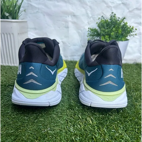Hoka One One Arahi 6 blue graphite  men Size 12.5 D gently used