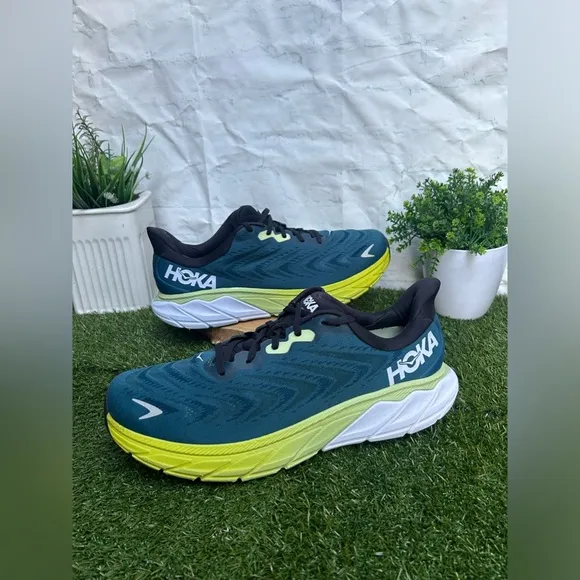 Hoka One One Arahi 6 blue graphite  men Size 12.5 D gently used