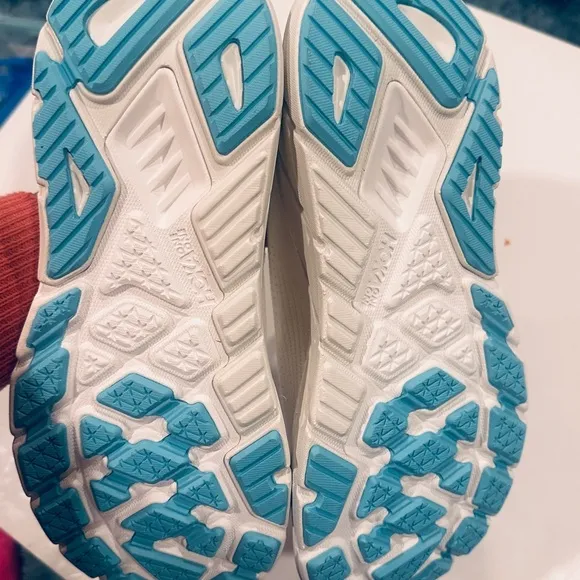 Hoka Women's Arahi 7 White and Blue Running Shoes Size 10B Brand New