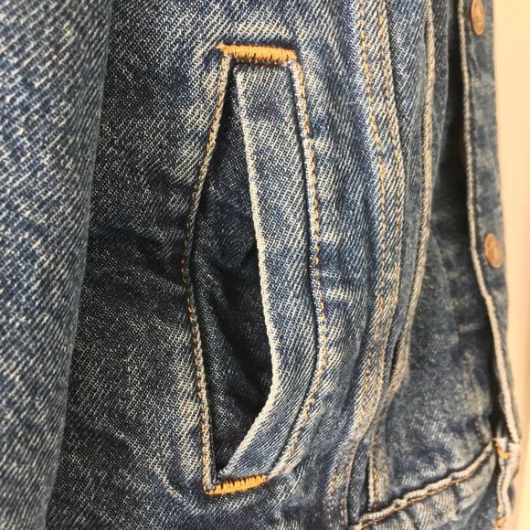 🎉HP 3x🎉 Classic Levi’s Trucker Jacket With Plush Fur Collar