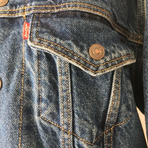 🎉HP 3x🎉 Classic Levi’s Trucker Jacket With Plush Fur Collar