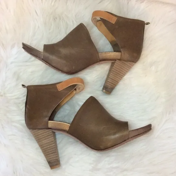 Humanoid Taupe Leather Heeled Sandals Sz-38/7.5