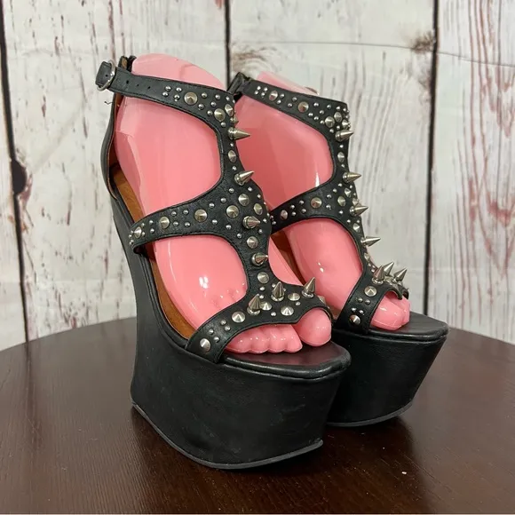JEFFREY CAMPBELL CONTAIN Studded Black leather heelless platform sandals 7 EUC