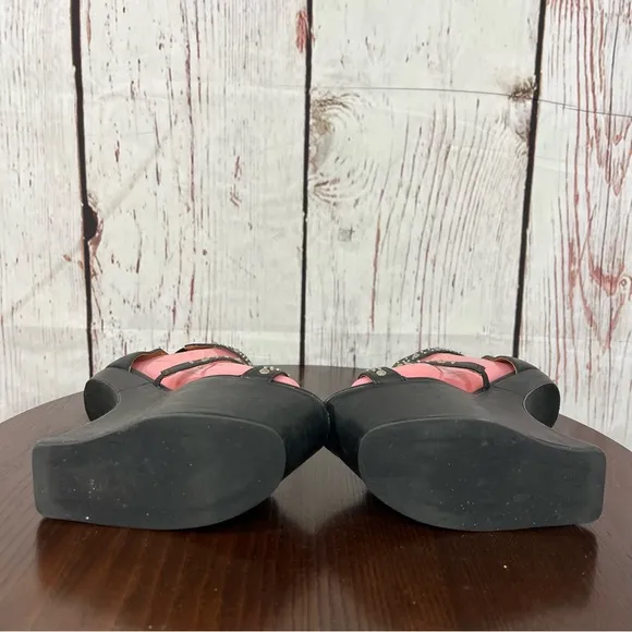 JEFFREY CAMPBELL CONTAIN Studded Black leather heelless platform sandals 7 EUC