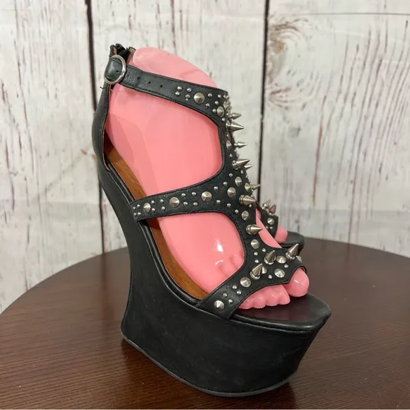 JEFFREY CAMPBELL CONTAIN Studded Black leather heelless platform sandals 7 EUC