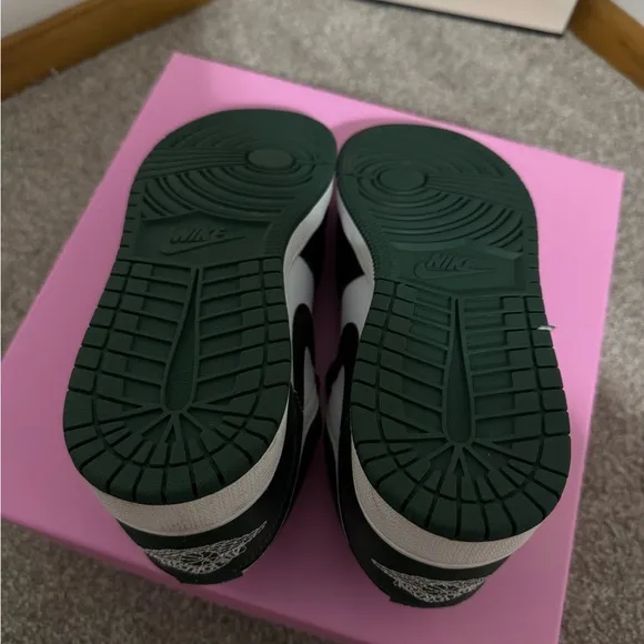 Jordan 1 Low Green Toe Sneakers