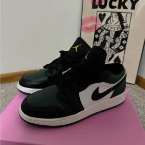 Jordan 1 Low Green Toe Sneakers