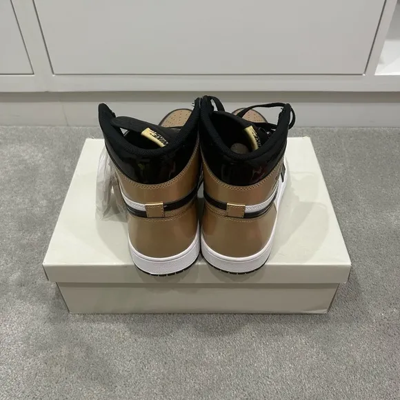 Jordan 1 Retro High NRG Patent Gold Toe