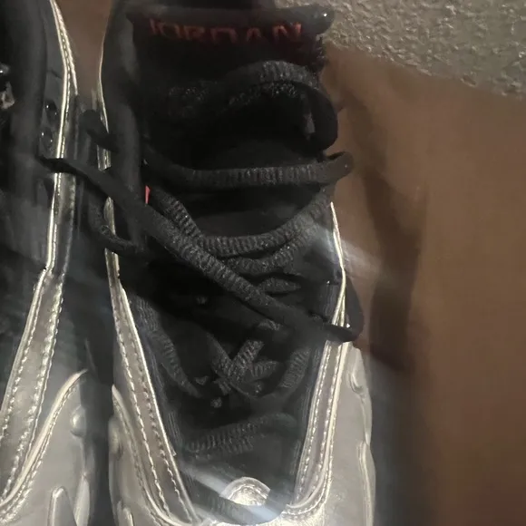 Jordan 14 Retro Metallic Silver fits kids size 5 Preowned