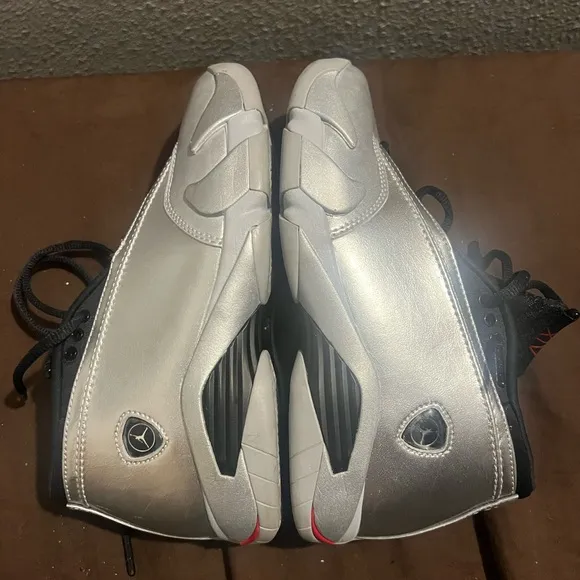 Jordan 14 Retro Metallic Silver fits kids size 5 Preowned