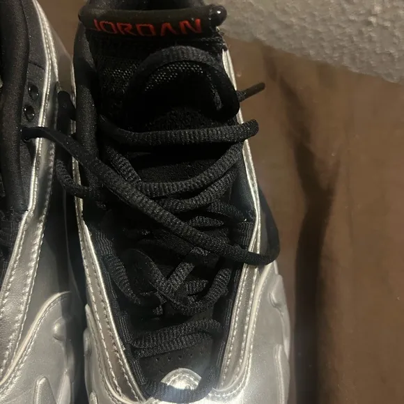 Jordan 14 Retro Metallic Silver fits kids size 5 Preowned