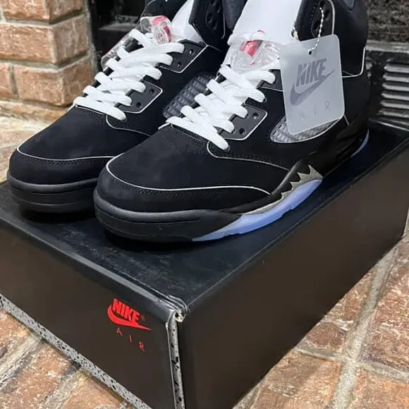 JORDAN 5 BLACK METALLIC REIMAGINES Nike Air Men's Black and White Shoes