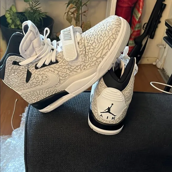 Jordan Men's Shoes in White, Black, and Red Nike Air Jordan Size 7/2