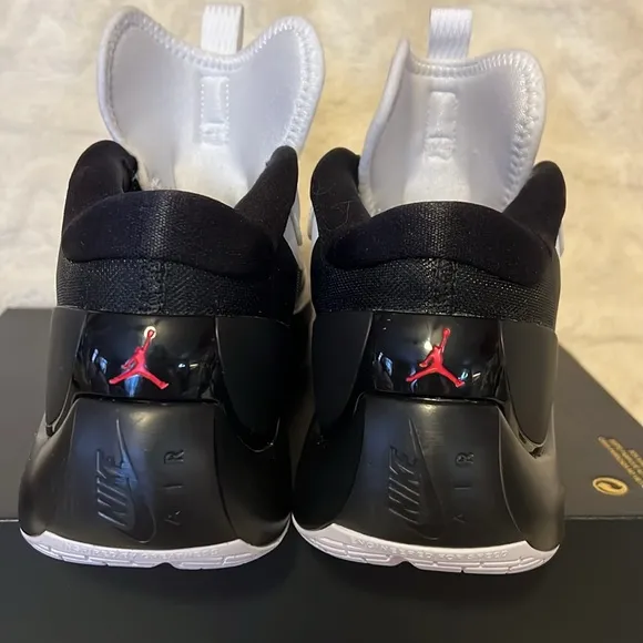 Jordan Men's Zoom Separate Basketball Shoes Men’s Size 8 Women’s Size 9.5