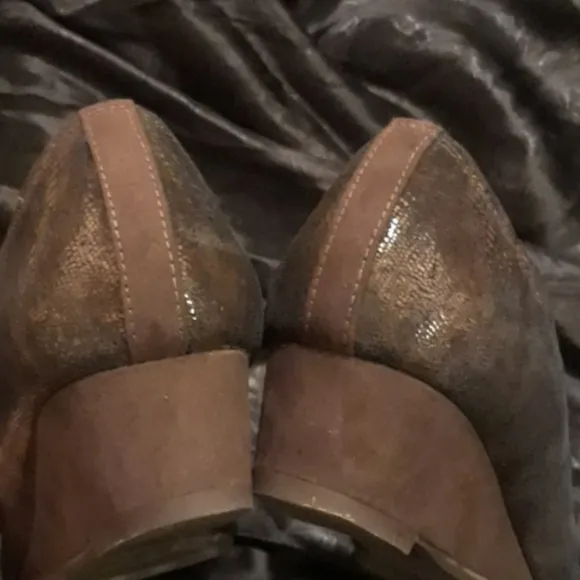 J.Renee &quot;Fedosia&quot; Chocolate Wedge Heels