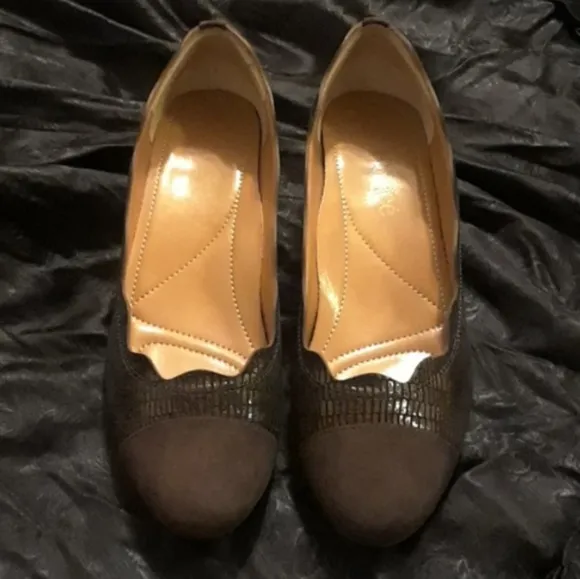 J.Renee &quot;Fedosia&quot; Chocolate Wedge Heels