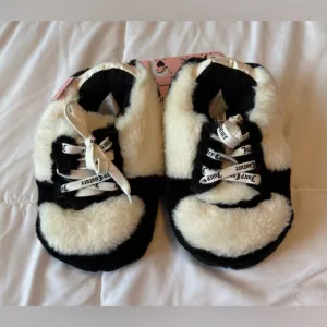 Juicy couture slippers