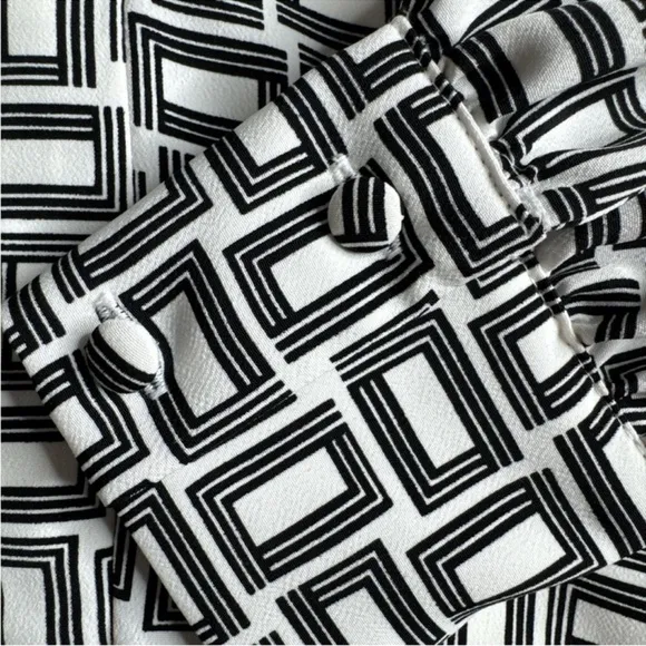 KARL LAGERFELD Geometric Print Zip Front Dress in Black &amp; White, Size 10.