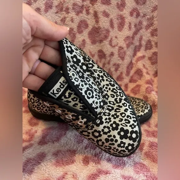 Keds Flats Metallic Silver Black Floral Slip-On Sneakers Women’s Sz 6.5 Shoes
