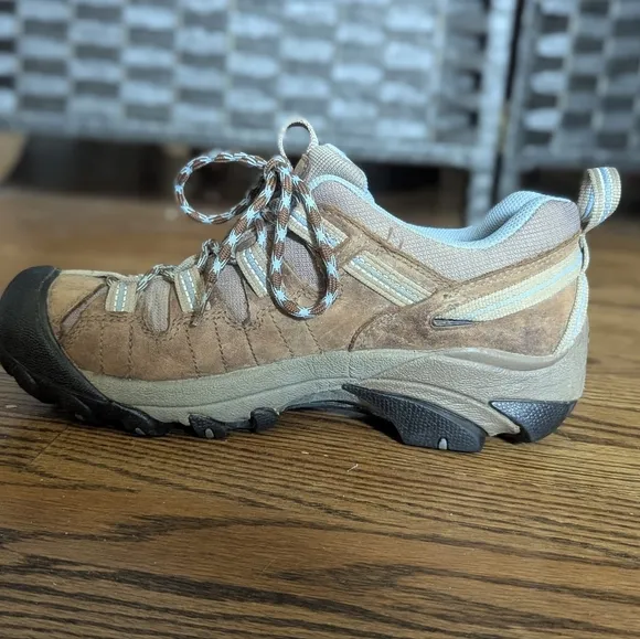 Keen Athletic Shoes Rugged Design Women's 7.5 EU 39 Targhee II  Low Dark Earth