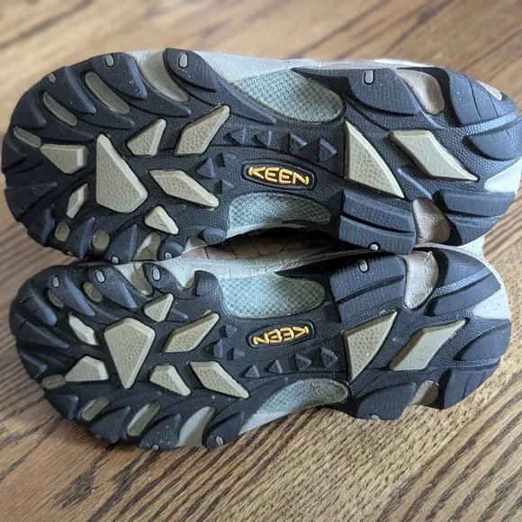 Keen Athletic Shoes Rugged Design Women's 7.5 EU 39 Targhee II  Low Dark Earth