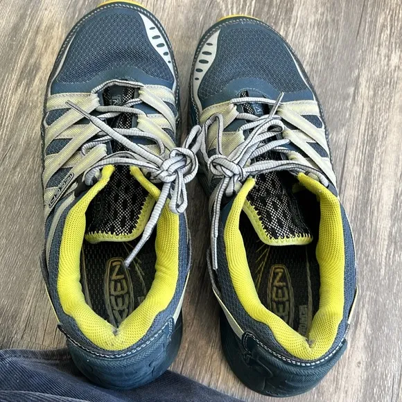 KEEN Versatrail Low Hiking Shoes men’s size 9.5