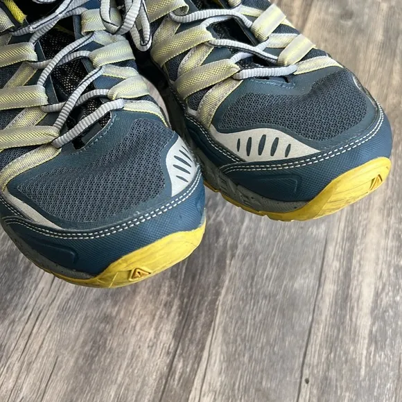 KEEN Versatrail Low Hiking Shoes men’s size 9.5
