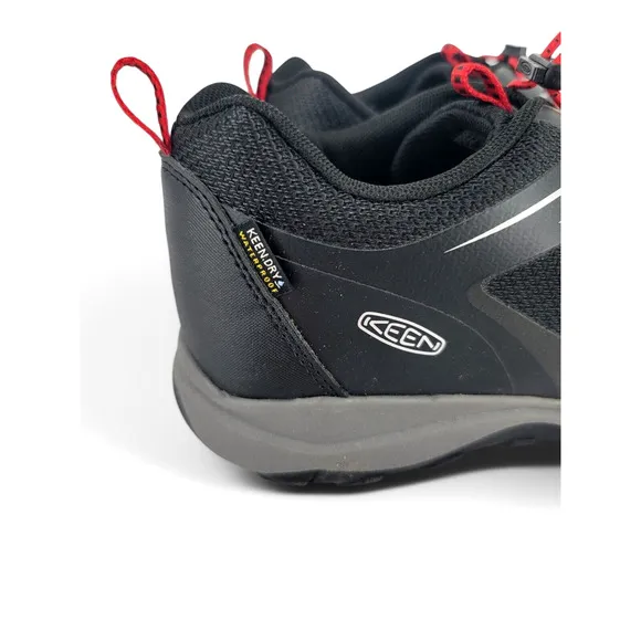 KEEN Wanduro Low Waterproof Hiking Shoes Black/Red Boys Size 7 39 EU