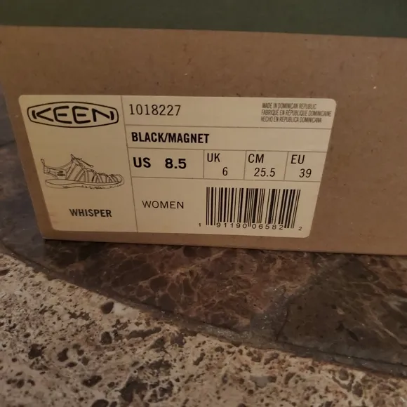 Keen Womens Whisper Black Magnet Walk Anywhere Water shoes 8.5