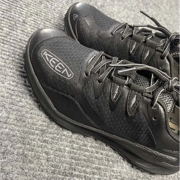 KEEN Zionic Waterproof Hiking Shoes Women Size 9 Black Low Height All Terrain