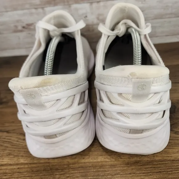 Kizik Mens Athens White Hands Free Sneakers Athletic Shoes Size 11 Wide