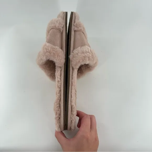 Koolaburra by Ugg womens sandals size 11 42 pink suede fluffy slides slippers