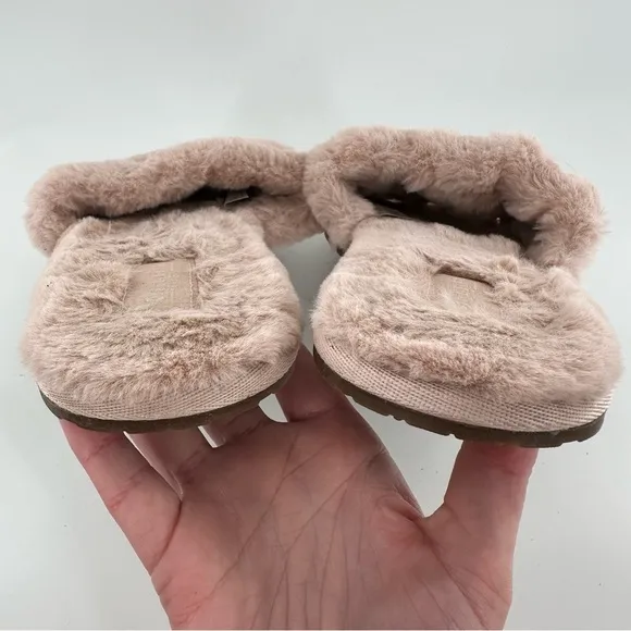 Koolaburra by Ugg womens sandals size 11 42 pink suede fluffy slides slippers