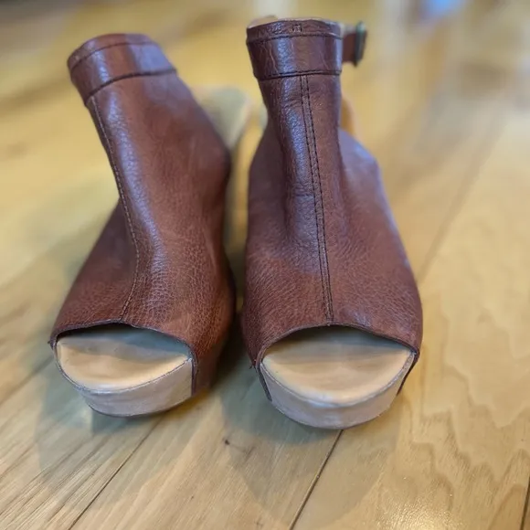 Kork-Ease Women's Brown Leather Wedge  Open Toe Sandals