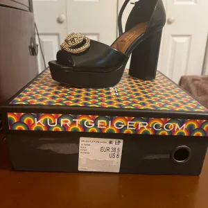Kurt Geiger Black Platform Peep-Toe Sandals