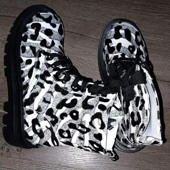 Ladies printed combat boots sz 8.5