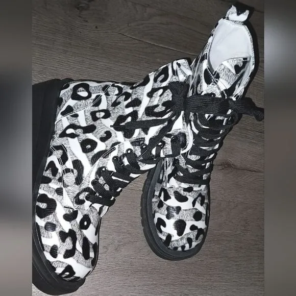 Ladies printed combat boots sz 8.5