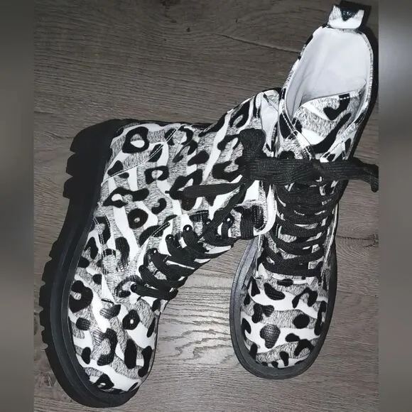 Ladies printed combat boots sz 8.5