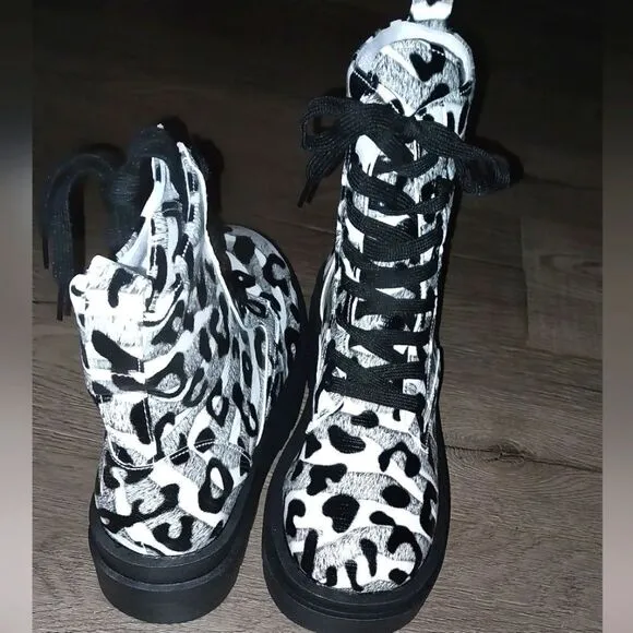 Ladies printed combat boots sz 8.5
