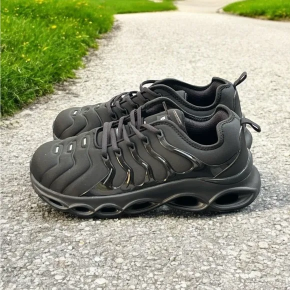 Larnmern Work Men's Black Lace Up Steel Toe Sneakers.